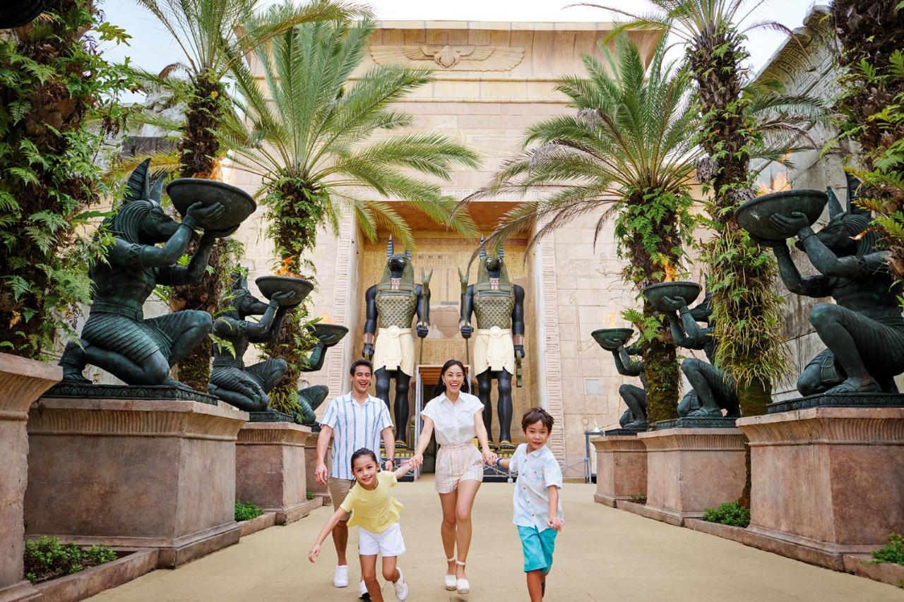 Resorts World Sentosa - Crockfords Tower Сингапур Экстерьер фото